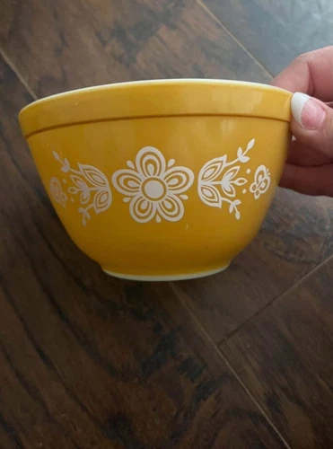 Vintage Pyrex 401 Butterfly Gold 5" Small Bowl 1 1/2 Pint