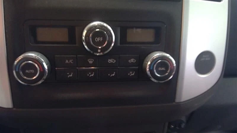 Nissan Frontier 2014-2019 AC control automático de temperatura con doble zona OEM Foto 2 de 4