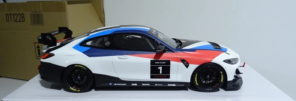 BMW M4 GT4 2022 1/18 OTTO OT1228 Ottomobile - Immagine 3 di 4