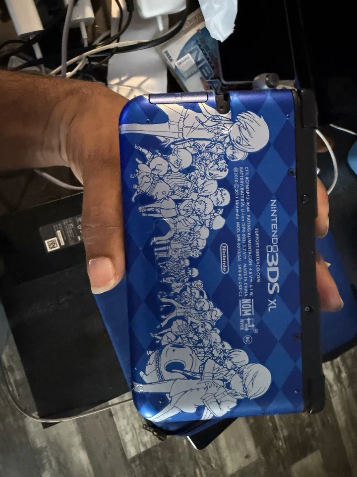 Nintendo 3DS XL Persona Q: Shadow of the Labyrinth Edición Limitada Portátil Foto 4 de 4
