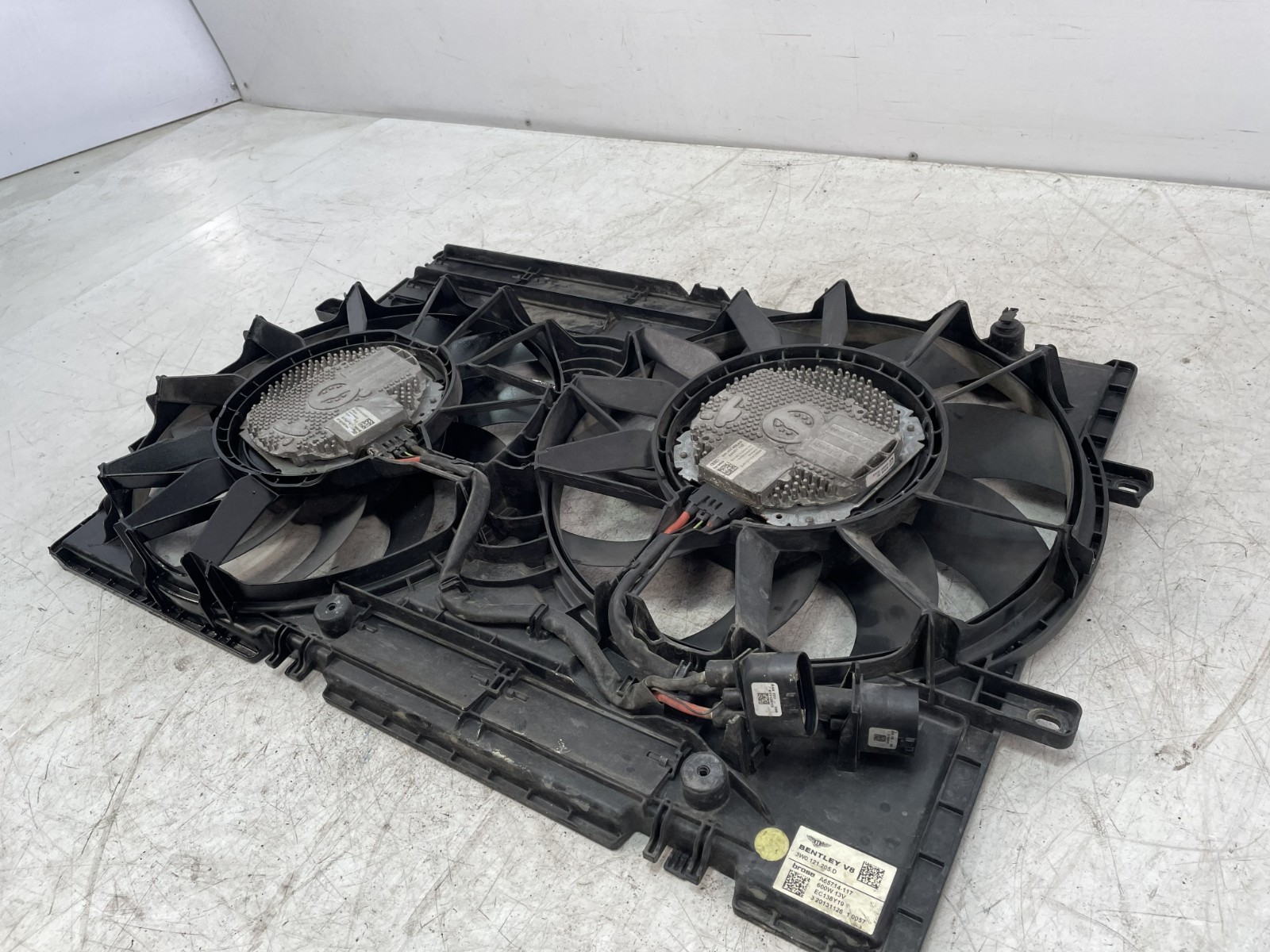✅ 13-17 OEM Bentley Continental GT 4.0L Radiator Cooling Fan Motor Assembly