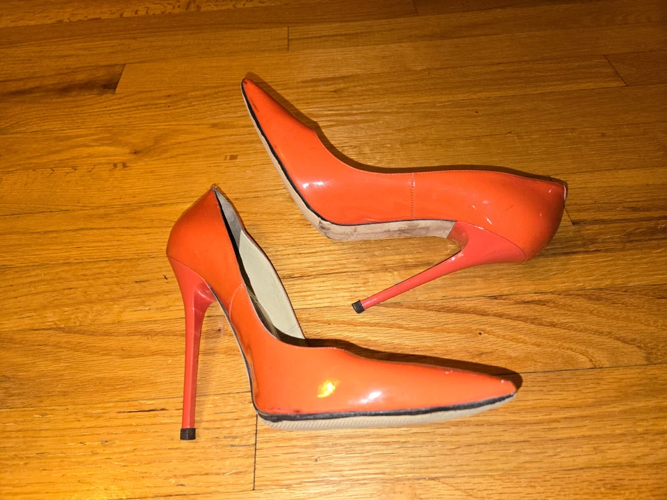 Used Worn Jimmy Choo Orange Patent Leather Pointy Toe Pump Heels Court Shoes 7.5 - Image 4 of 4