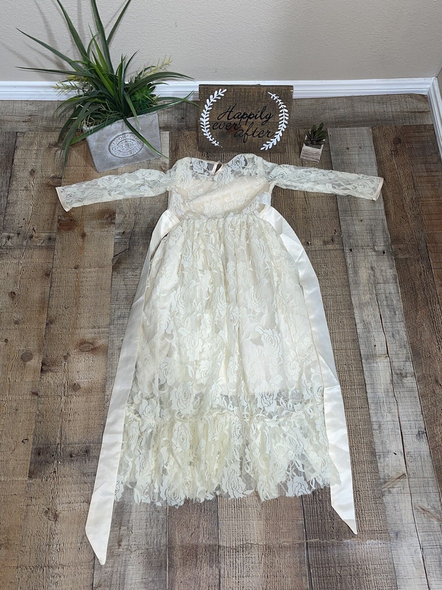 Girls Dress in Cream Lace Girls Size 4/5 Lined Vintage Girls Dress in Cream Lace Girls Size 4/5 Lined Vintage