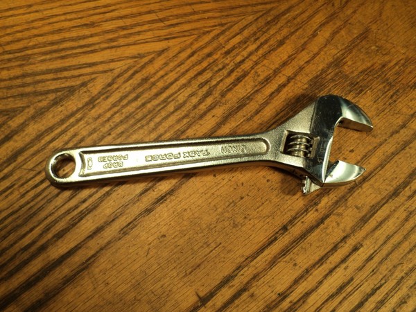 Herramienta de llave ajustable Task Force de colección con mandíbula medida en inglés y métrico 6"