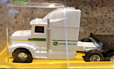 036881373827 Ertl John Deere Semi Hauler White With Tractor 1/64 