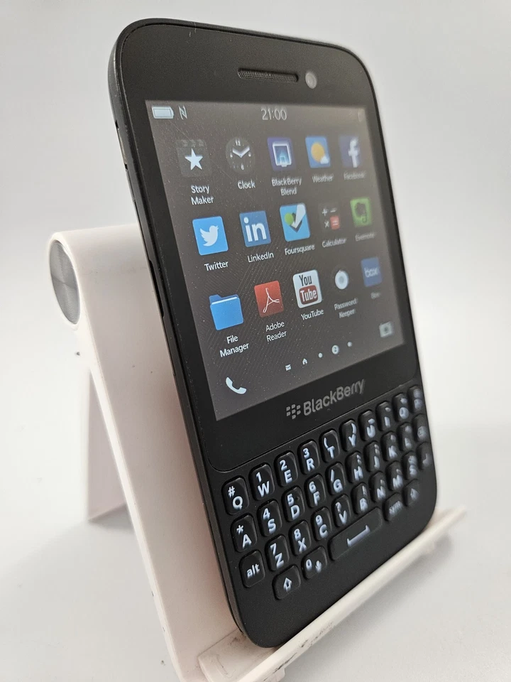 BlackBerry Q5 Black Unlocked 8GB 2GB RAM 3.1" BBOS10 QWERTY Smartphone - Image 2 of 4