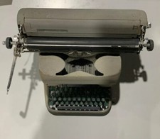 Smith Corona Manual Portable Typewriter Green Keys /Gray 270 thumbnail