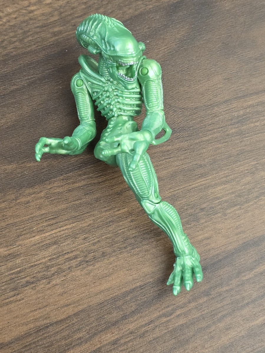 Xenomorph Attack Super-Power Loader Walmart Exclusive Green Alien