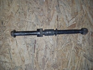 Suzuki GN 125 NF41A  Hinterachse Achse hinten