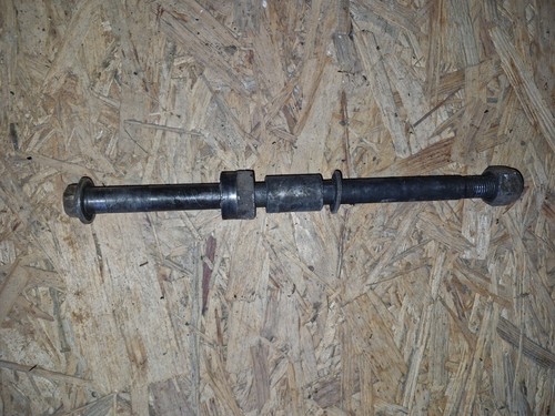 Suzuki GN 125 NF41A  Hinterachse Achse hinten