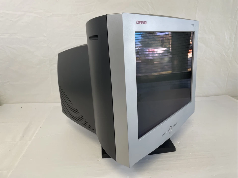 Compaq FS 7555 17" VGA CRT Monitor. Tested. Comes with power & monitor cables - Image 4 of 4