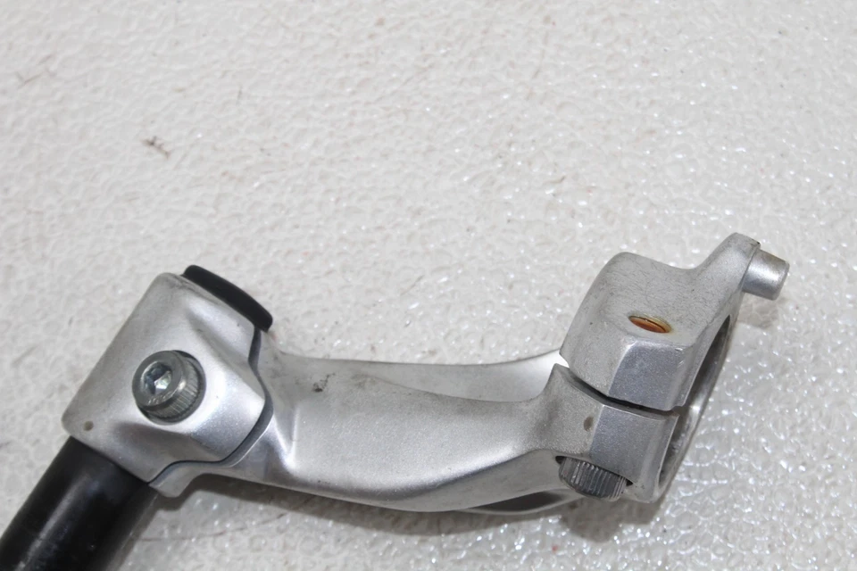 Suzuki GW250 2013 clip izquierdo en el manillar Foto 4 de 4