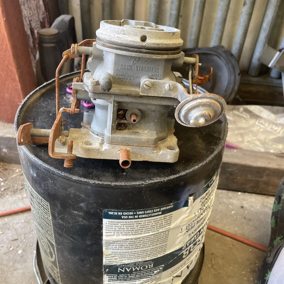 Carburador de dos barriles Stromberg Bendix modelo WW coches años 60 Foto 2 de 4