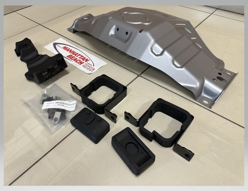 2425 HYBRID 4WD REAR DIFF SKID PLATE GENUINE TOYOTA OEM NEW