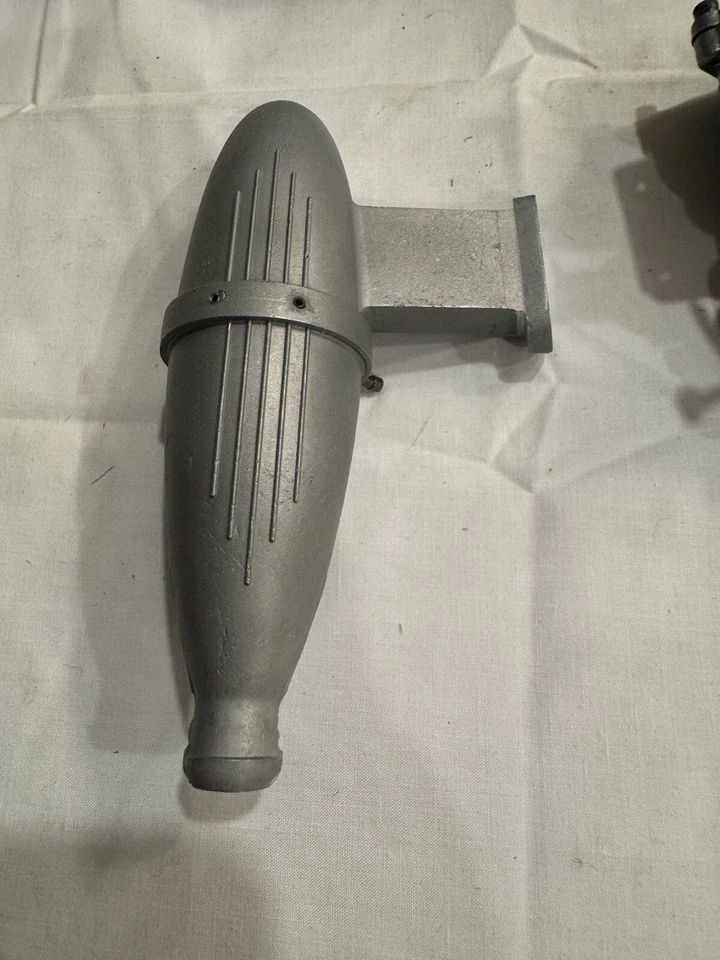 FOX 24600 45 BBRC W/ Muffler Model Aircraft Motor - Image 4 of 4