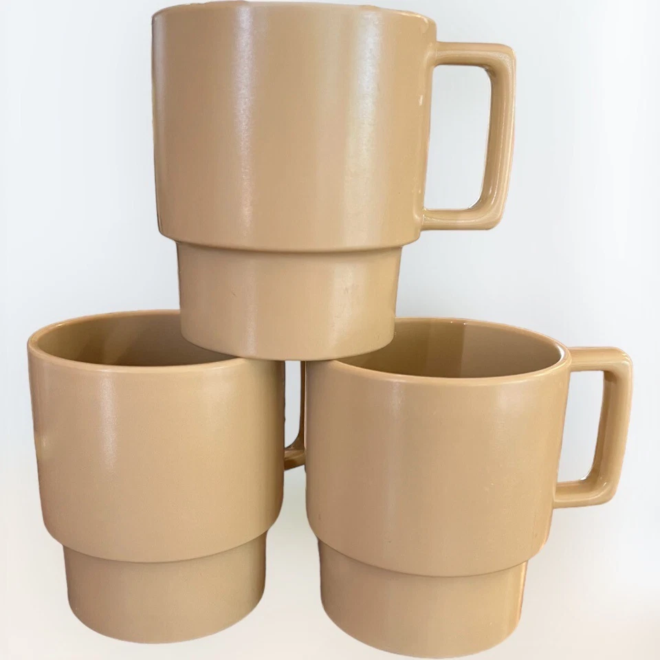 De colección Años 70 Melamina Tazas de Café Tazas Bronceado Juego de 3D Manijas Apilables Casa rodante Camping Foto 2 de 4