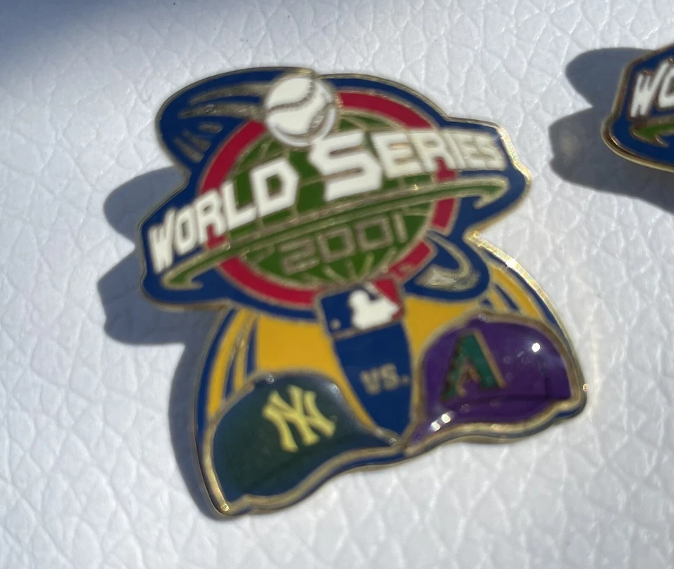 (2) 2001 World Series Pin Arizona Diamondbacks New York Yankees - Image 3 of 4