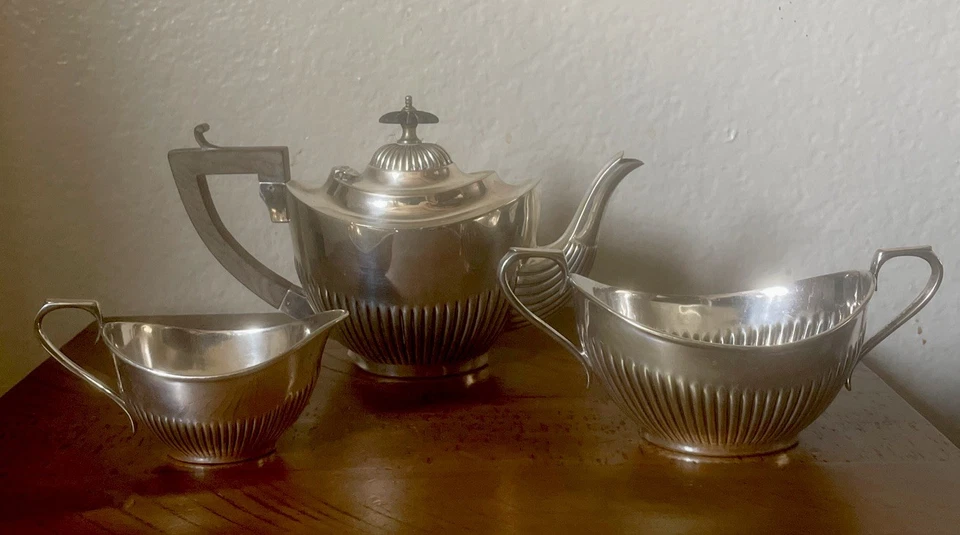 ANTIGUO PRECIOSO JUEGO DE 3 PIEZAS CHAPADO EN PLATA ESTERLINA BACHELOR TEA SERVICE JD & SONS Foto 2 de 4