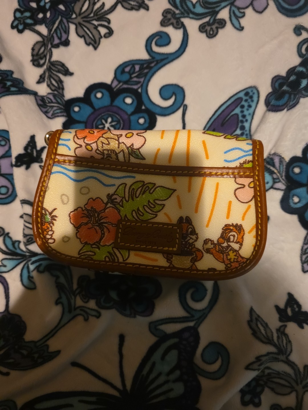NEW DISNEY AULANI 2014 DOONEY & BOURKE FLAP WRISTLET IN MULTI COLORS MINNIE CHIP