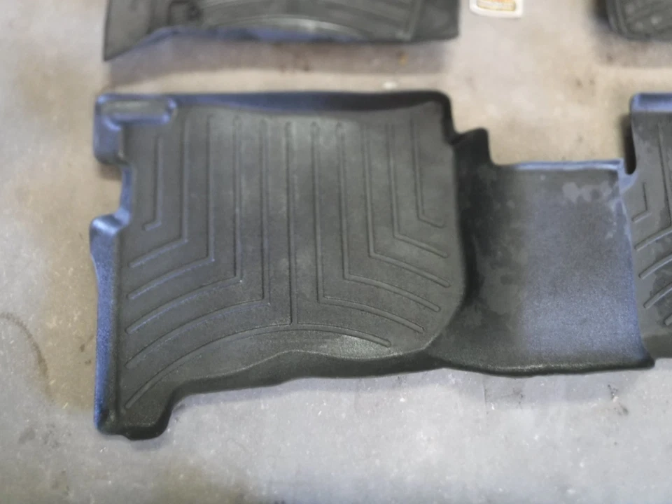96-02 Toyota 4Runner WeatherTech Floor Mat Set 3rd Gen - Image 4 of 4