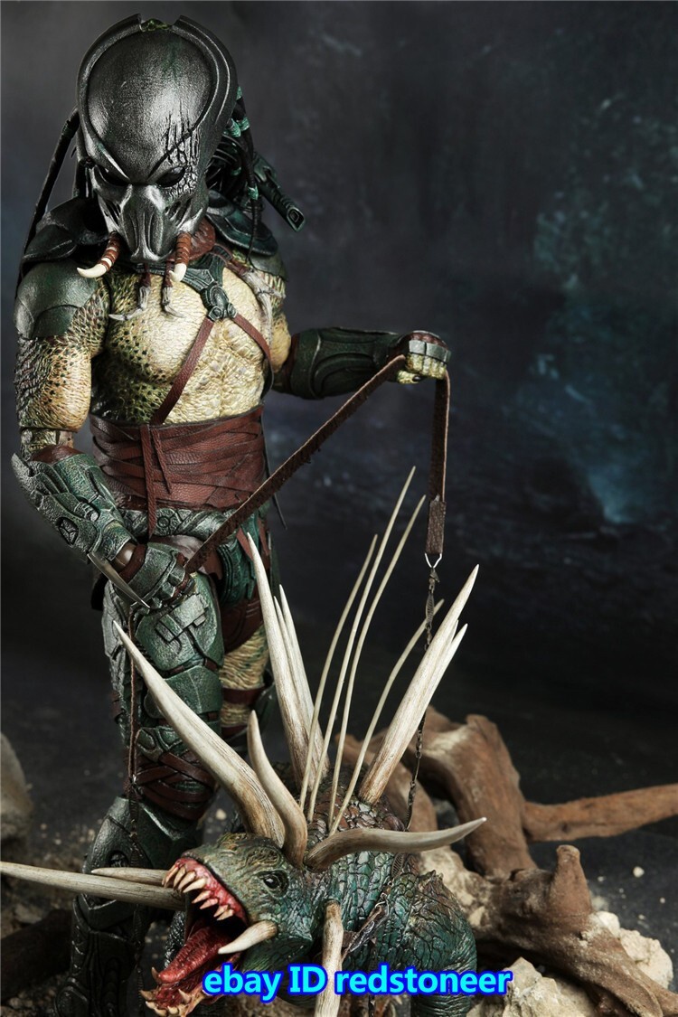HOTTOYS《Predators》1/6 Scale Tracker Predator Collectible Figure