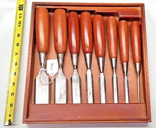 Wood River Nice Set of 8 Vintage Woodworkers Chisels, 1/4' up to 1-1/2" & Box