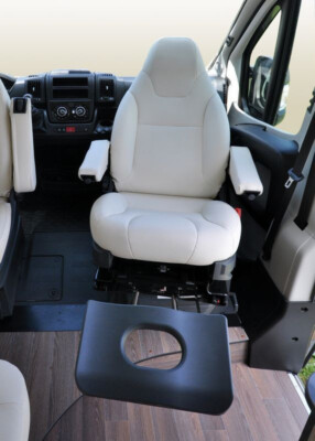 Relax Seat System, elektrisch ausfahrbare Fußstütze mit Wifi Fernbedienung, CTA