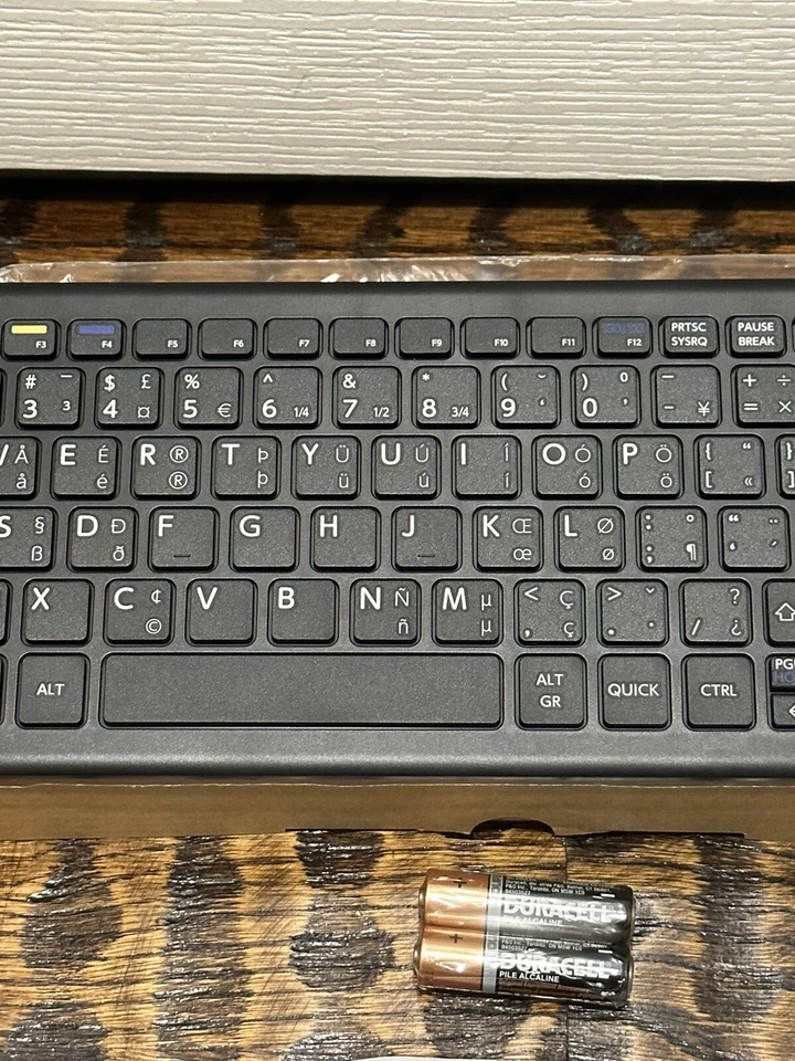 New Toshiba Multi Language Wireless Touchpad Black Keyboard 062U50G w/USB Dongle - Image 3 of 4