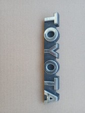 84-88 Toyota Front Grille Emblemlogo -1984-1988 Hilux Pickup Truck 4runner 7051