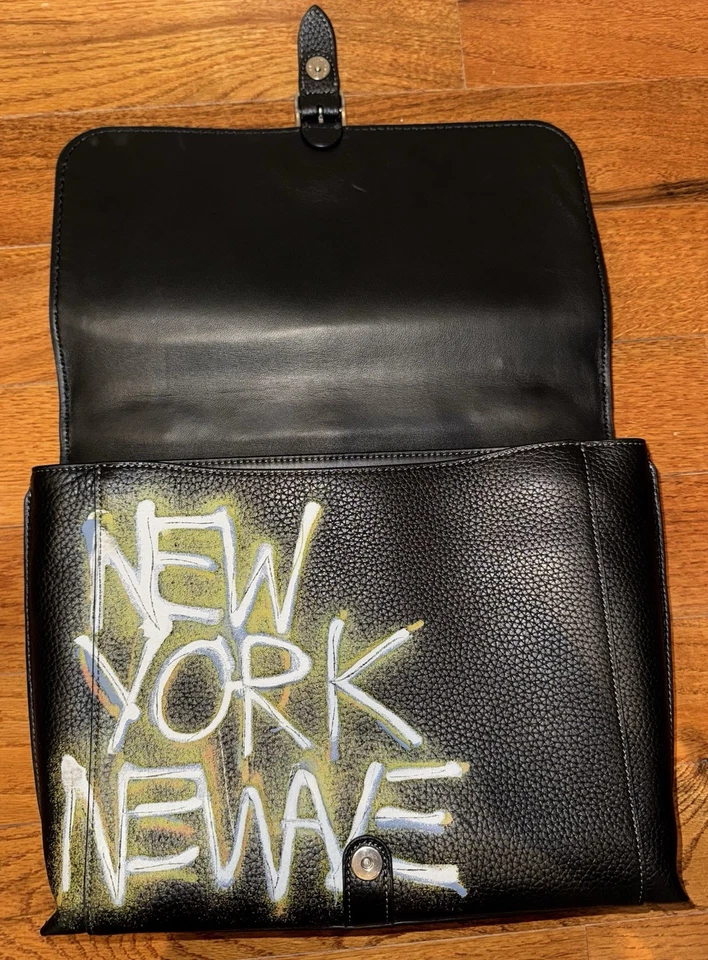 COACH x Jean Michel Basquiat Rogue 邮差包斜挎包 — 第 3/4 张图片