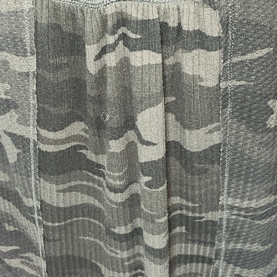 Sweet Romeo Women’s Top 2X Camo Waffle Knit Henley Long Sleeve Olive Green Cozy - Image 4 of 4