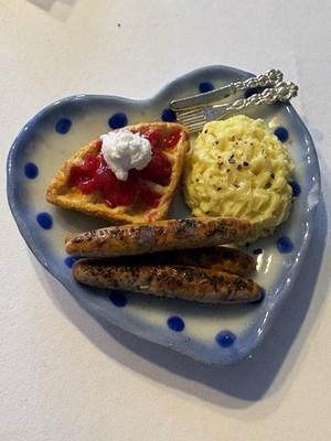 Dollhouse Miniature 1:6 Scale Realistic Food Sausage Eggs Waffle Breakfast Plate
