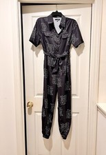 Short sleeve, print screen jumpsuit. Gathered/elastic at the ankle.