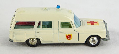 Vintage 1968 Matchbox K-6 King Size Mercedes Benz Binz Ambulance Diecast Car - Picture 5 of 10