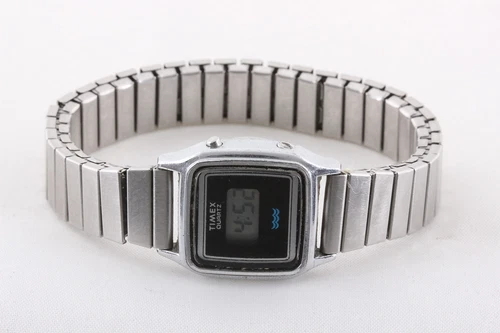 VINTAGE TIMEX DIGITAL WOMEN'S SILVERTONE FLEXBAND NEW BATTERY WRISTWATCH 6055