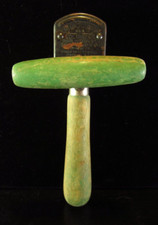 Vintage Edlund Junior No. 5 Can Opener Burlington, VT Green Wooden Handle