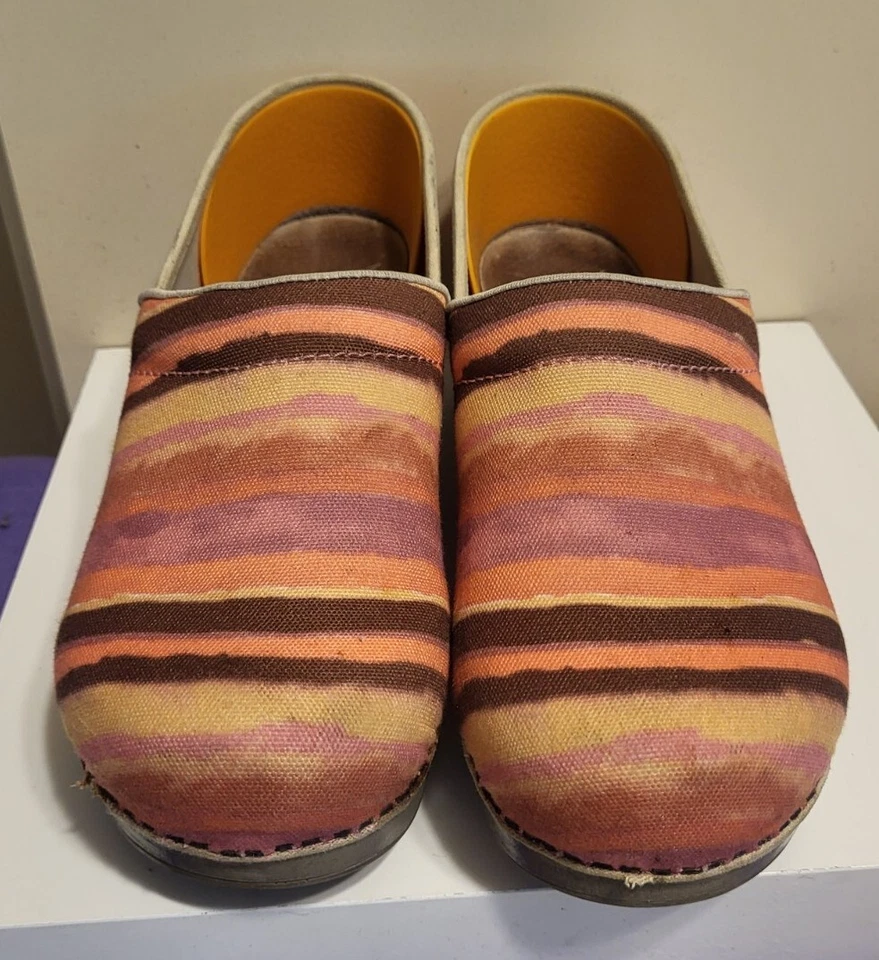 Zuecos Dansko® Pro Naranja/Rosa Patrón "Puesta de sol" Lona Espalda Cerrada talla 10/40 $145 Foto 4 de 4