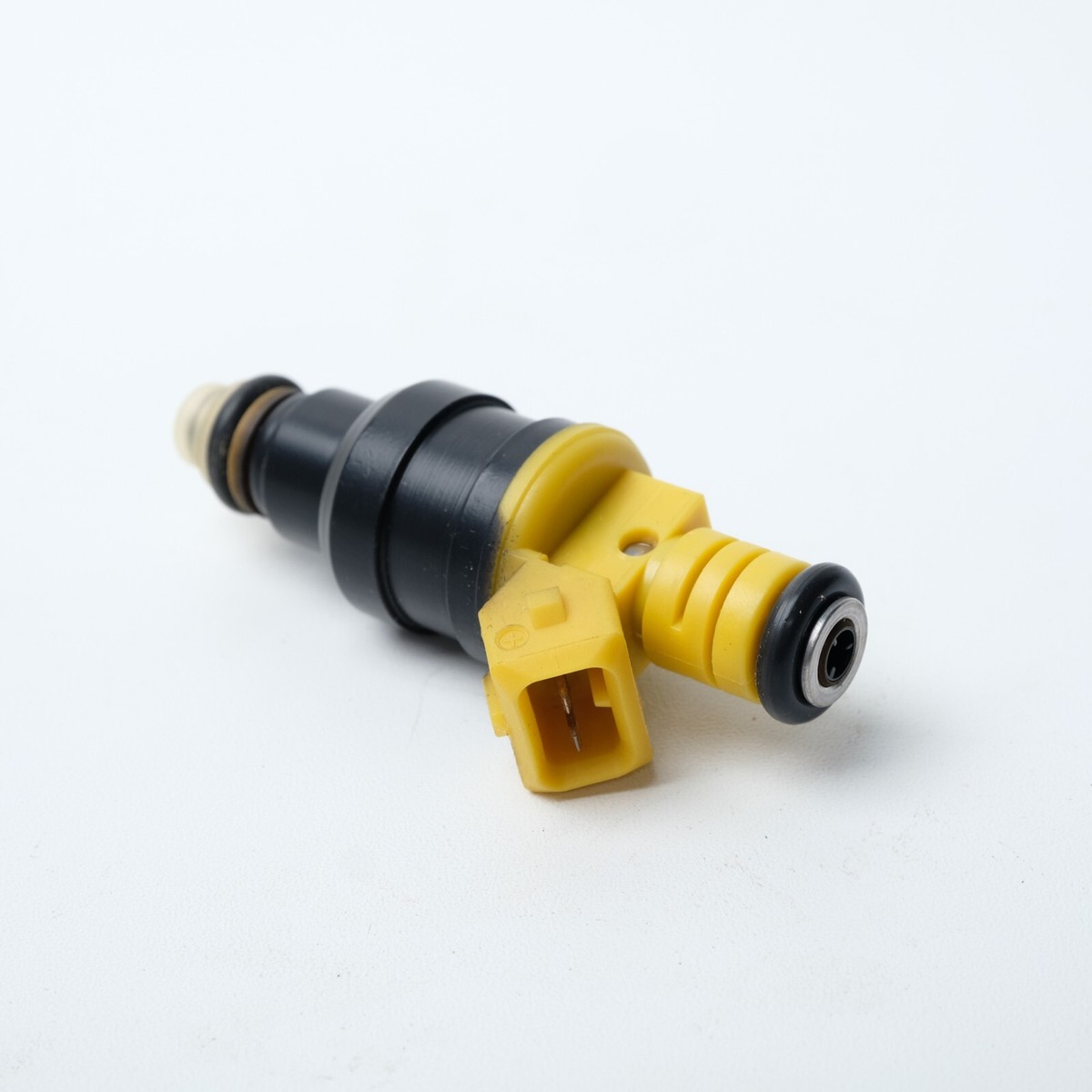 NEW Genuine Bosch Fuel Injectors 740 2.3L 16V , Volvo 940 2.3L 16V Replacement For Bosch 0280150749 VOLVO Part Number 3501986