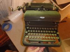 3A- vintage ROYAL typewriter-black-MAGIC MARGIN -working-needs good cleaning thumbnail