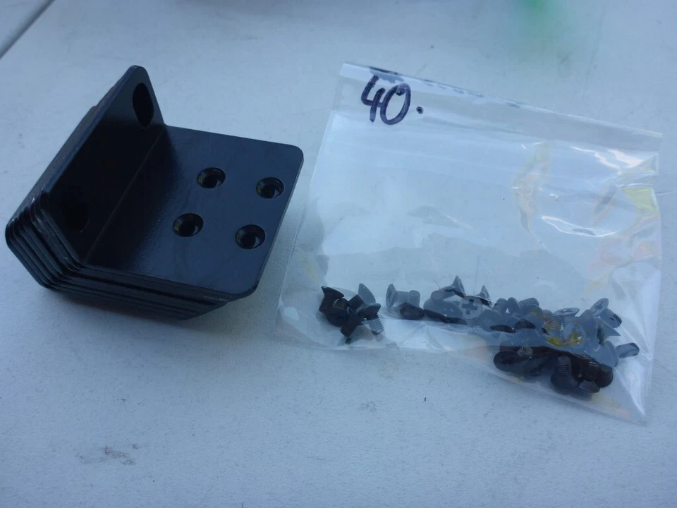 AU SELLER ORIG NETGEAR PROSAFE Rack Mount kit W/ 2X EAR BRACKETS + 8 SCREWS - Image 4 of 4