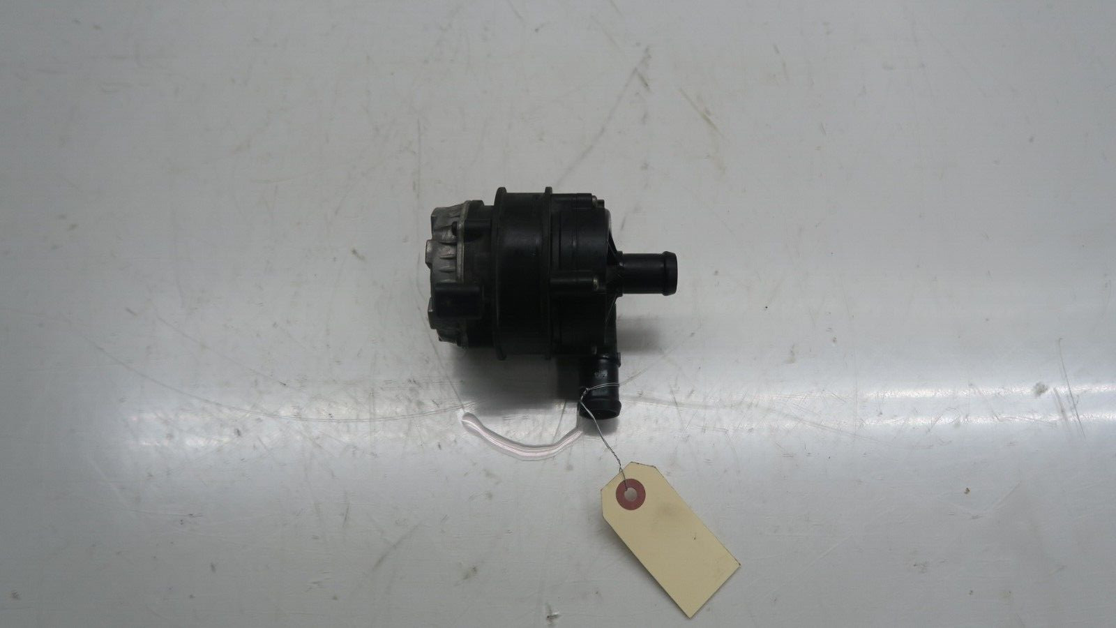 Maserati Ghibli 2014-2019 Right Water pump with housing