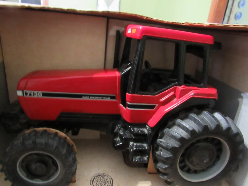ERTL 1/16 SCALE CASE IH 7130 TRACTOR WITH MECHANICAL FRONT DRIVE - NIB - Image 4 of 4