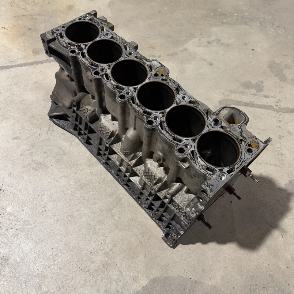 01-06 BMW E46 E39 M54B30 Desnudo 3.0L Bloque Motor M54 330i E60 E85 E83 E53 Foto 2 de 4