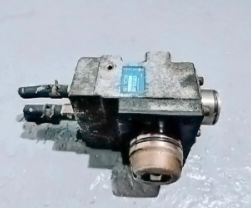 MITSUBISHI GENUINE OEM FUEL PUMP ASSY. ☆ MD367152 ☆ | eBay