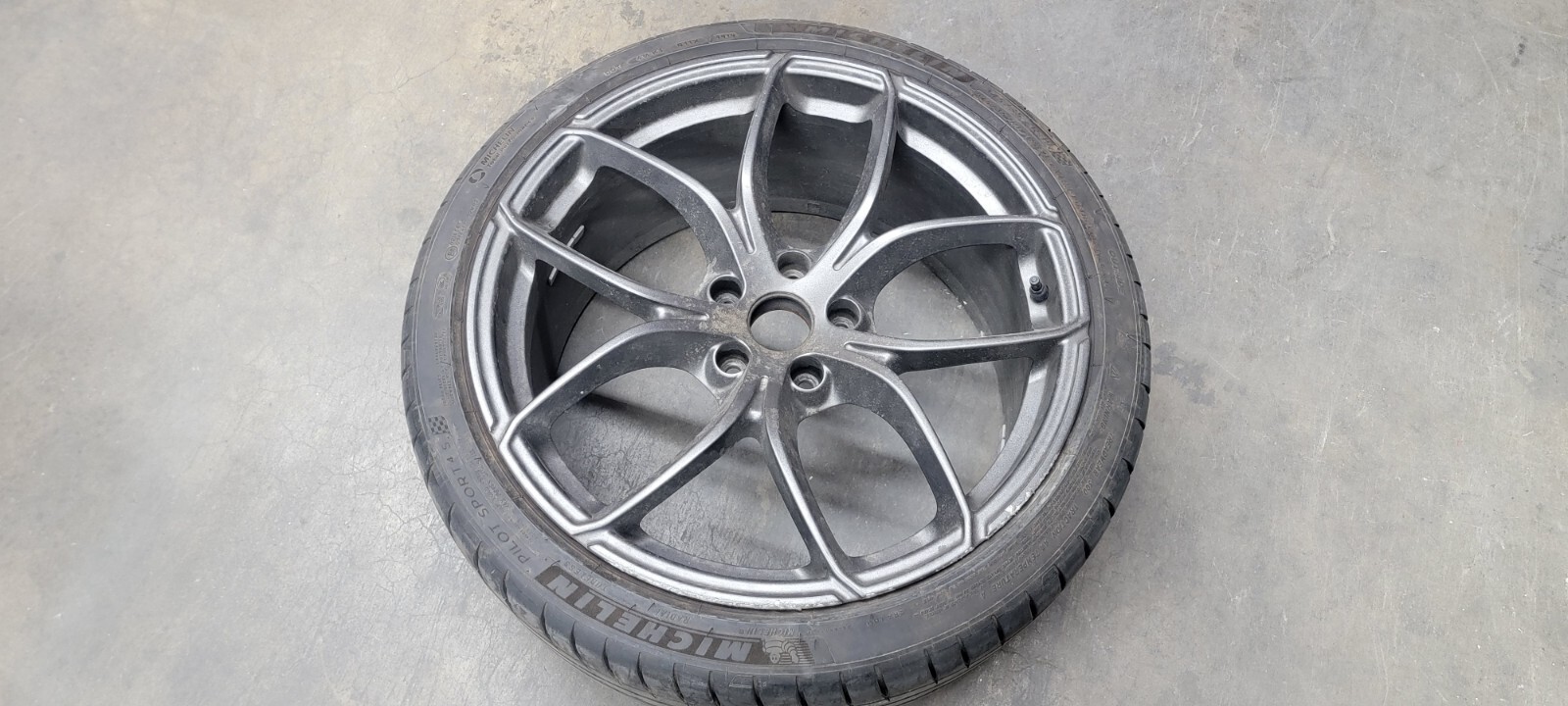 MCLAREN 720S FRONT WHEEL RIM TIRE OEM 14BA017SP