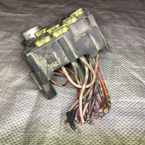 International 4700 Fuse Block 597826C1 - Picture 4 of 7