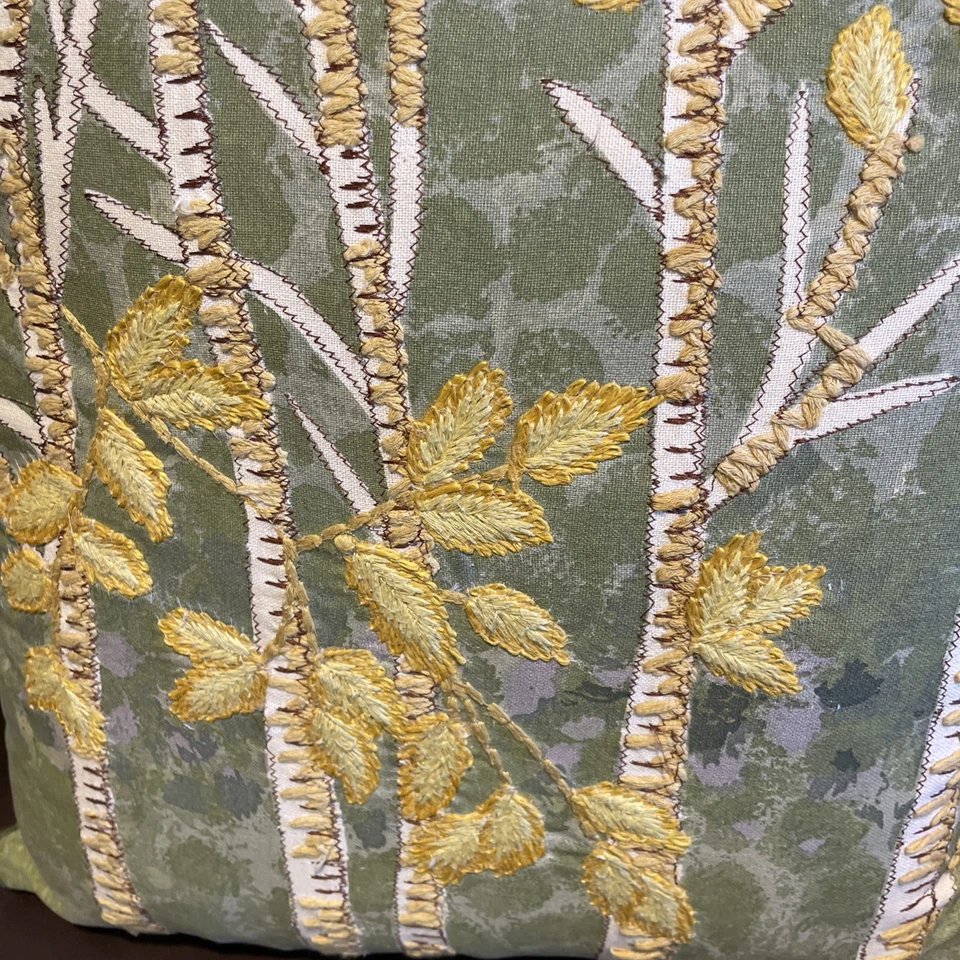 Pier 1 Imports Almohada 18" Ramas Florales Hojas Bordadas Abajo Inserto Foto 2 de 4