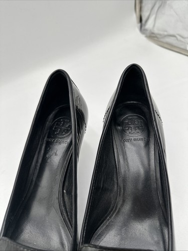 Tory Burch Black leather womens size 7m heels gold logo - Imagen 2 de 11