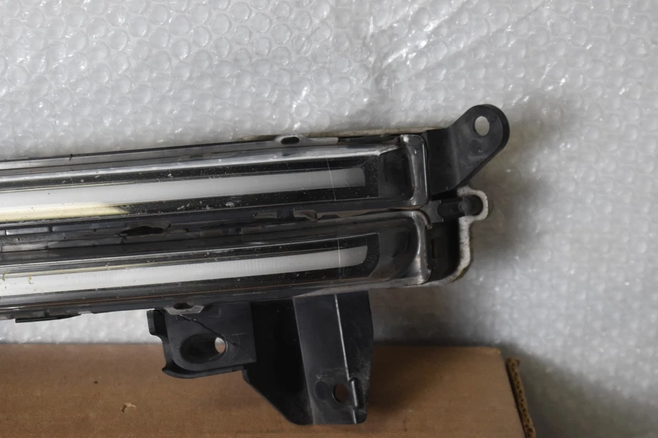 LÁMPARA SEÑAL LATERAL DERECHA PORSCHE PANAMERA GTS 2014-2016 OEM 970 631 080 52 Foto 4 de 4