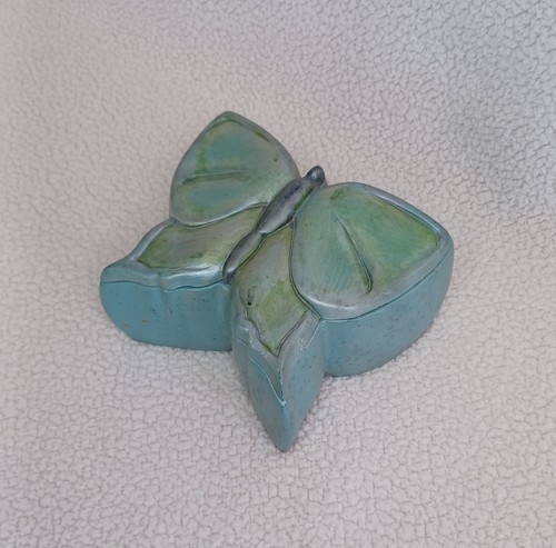 Rare Vintage 1985 Butterfly Shaped Trinket Box W/ Lid Blue & Green Decor Box - Picture 20 of 23